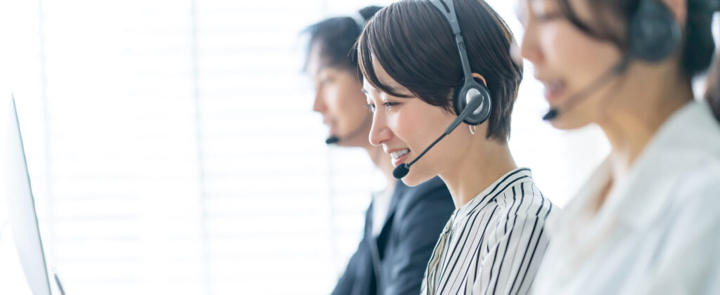 問い合わせ対応するオペレーター